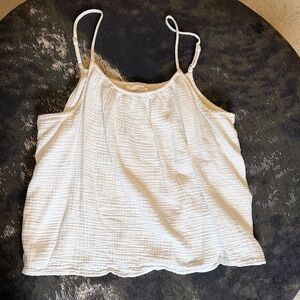 Women's White Sleeveless Top